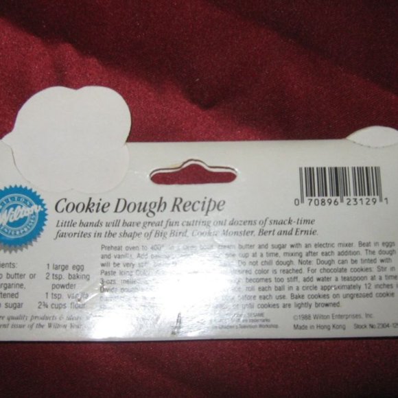 VINTAGE 1988 WILTON SET OF 4 SESAME STREET YELLOW PLASTIC COOKIE CUTTERS - Picture 11 of 11